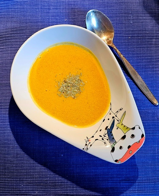 Curry-Kürbis-Cremesuppe mit Honig